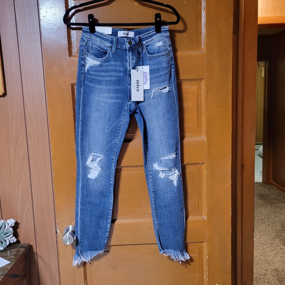 Mica Distressed Ankle Jeans in Medium Blue